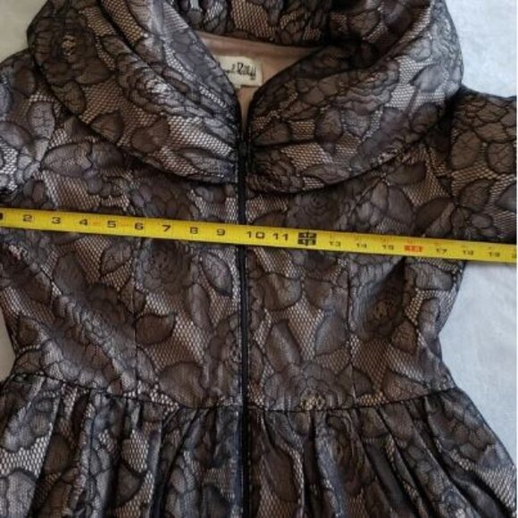 VTG Lace Overlay Jacket with Hood - Picture 4 of 15